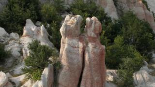 Какво се крие зад феномена Каменната сватба: Похотлив свекър...