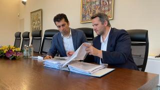МС с нови разяснения за СНИМКАТА на Петков и Христанов