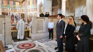 Петков и жена му се поклониха пред мощите на Св. Кирил СНИМКИ