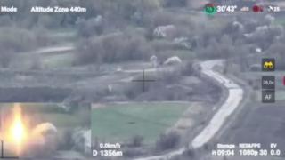 ВИДЕО от войната: Дрон-камикадзе унищожи руски танк и два екипажа