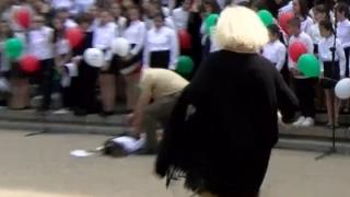 Ужас! Дете от хор припадна пред Кирил Петков ВИДЕО 18+