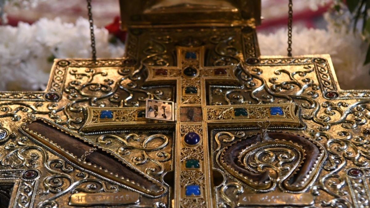 Историк от БАН и божи човек се хванаха за гушите заради мощите на Кирил и Методий