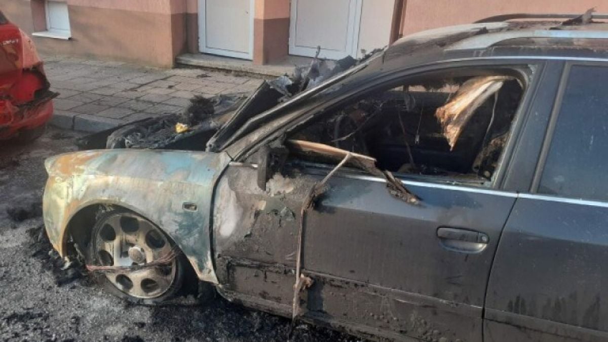 Поредна запалена кола на служител на ДАИ в Пазарджик СНИМКА