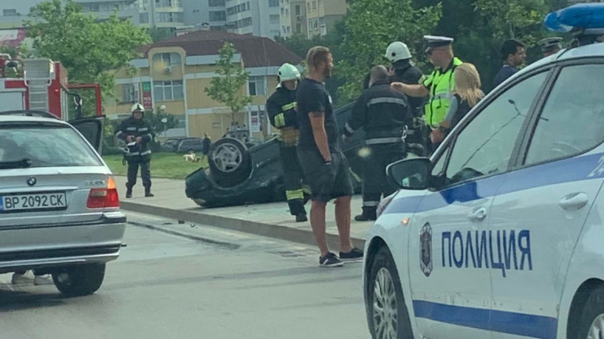 Зрелищни СНИМКИ: Софиянци изумени от катастрофа в "Младост": Как е успял тоя факир да...  СНИМКИ