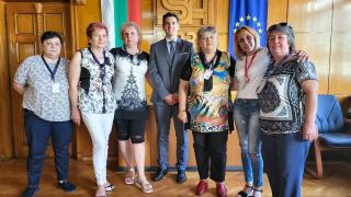 Чистачки намериха златно имане в кутия на борда на самолет, кацнал на летище София! Ето какво направиха