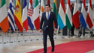 Кирил Петков ще участва на извънредно заседание за...