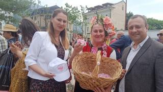 Министър Иванов в Карлово: Трябва да съхраним вековните традиции в отглеждането на рози