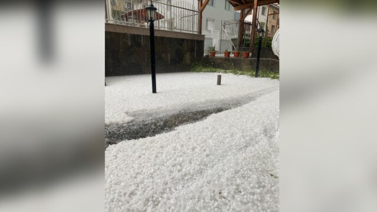 Невиждана стихия помете Златоград! Улиците побеляха, а местните не помнят такъв ужас ВИДЕО