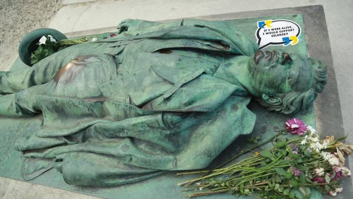 Оскверниха гробовете на Едит Пиаф, Балзак и Шопен! В основата е Зеленски СНИМКИ