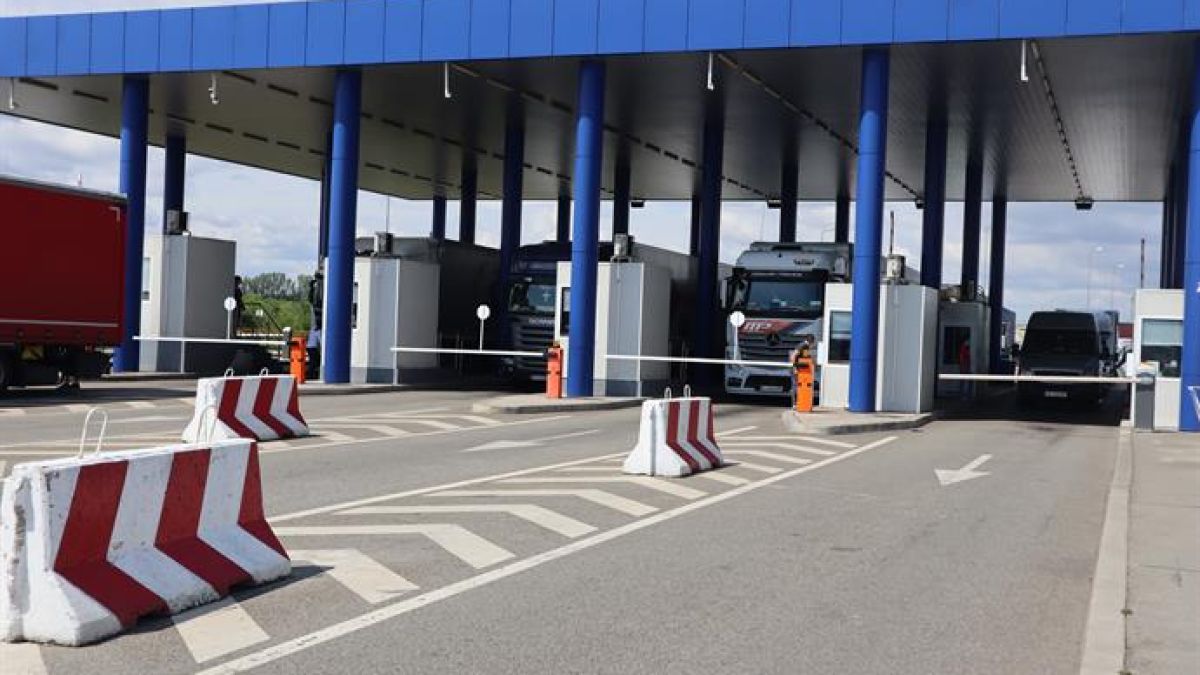 Протече покривът на ГКПП "Гюешево"