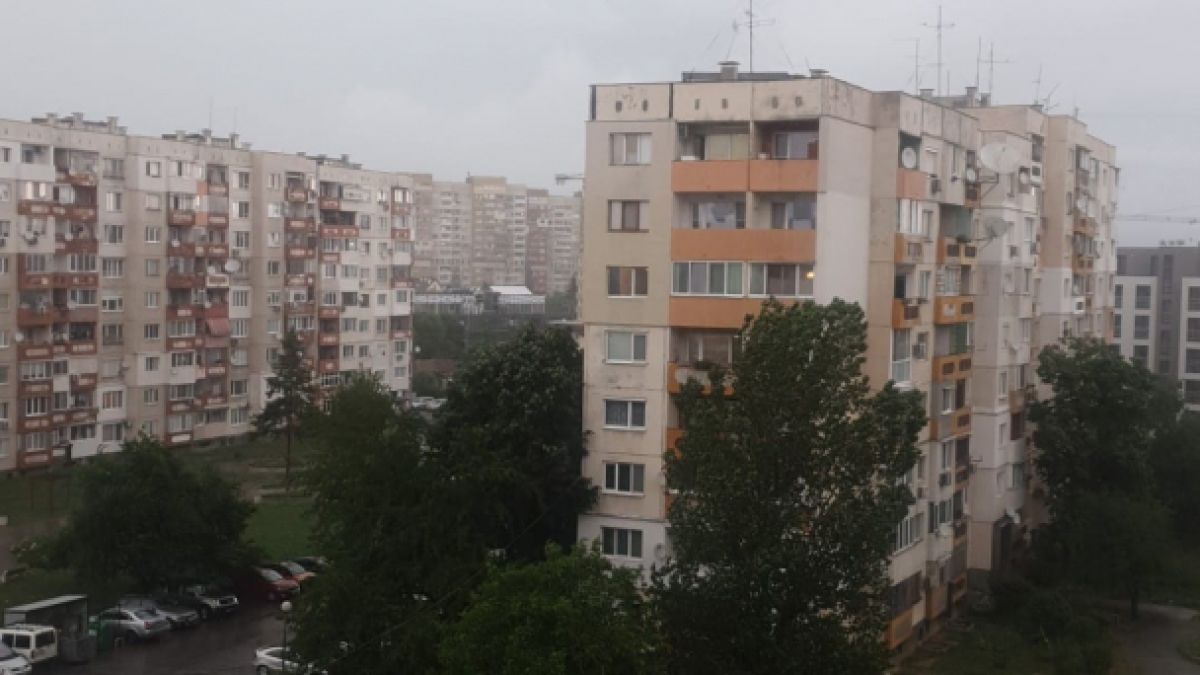 Апокалиптична буря удари София, страшно е и в страната ВИДЕО