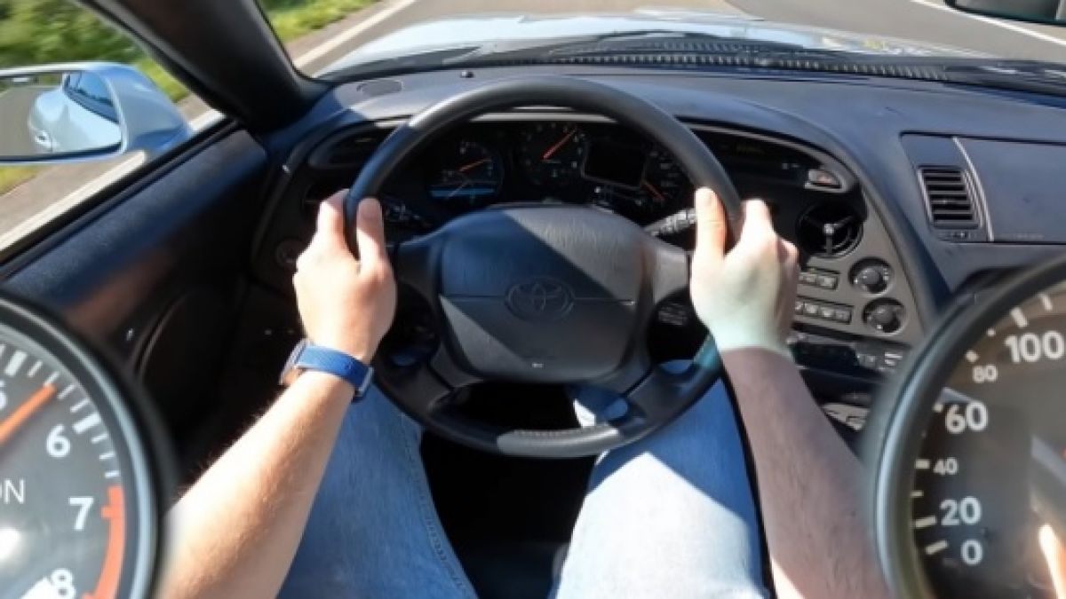 Вижте как класическа Toyota Supra бе ускорена до максимална скорост ВИДЕО