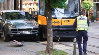 Катастрофа с трамвай задръсти центъра на София