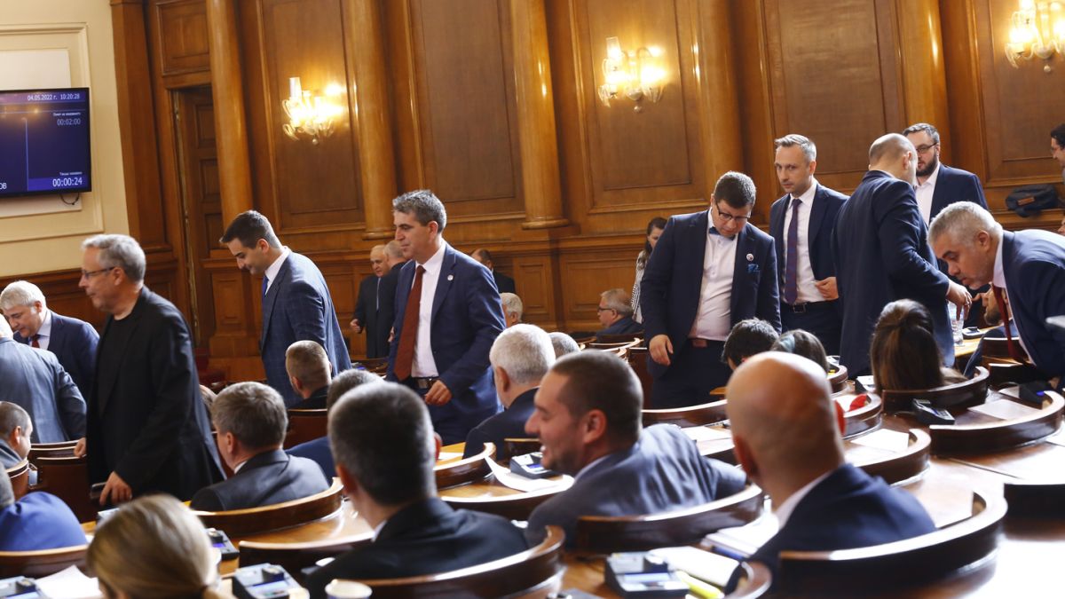 Напрежението расте: Депутат на Петков подля грозно вода на ИТН за еврото