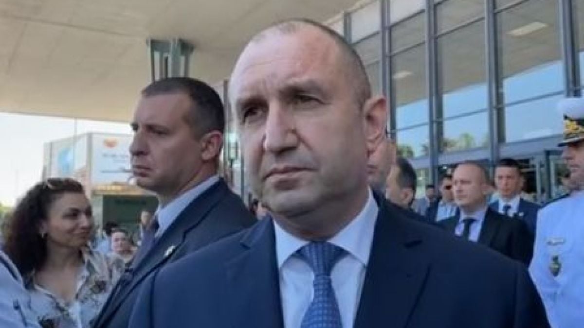 Радев коментира 3 болезнени теми и напомни на Петков кой е последната инстанция