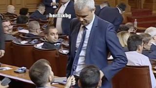 Играта на нерви след мелето в НС започна!