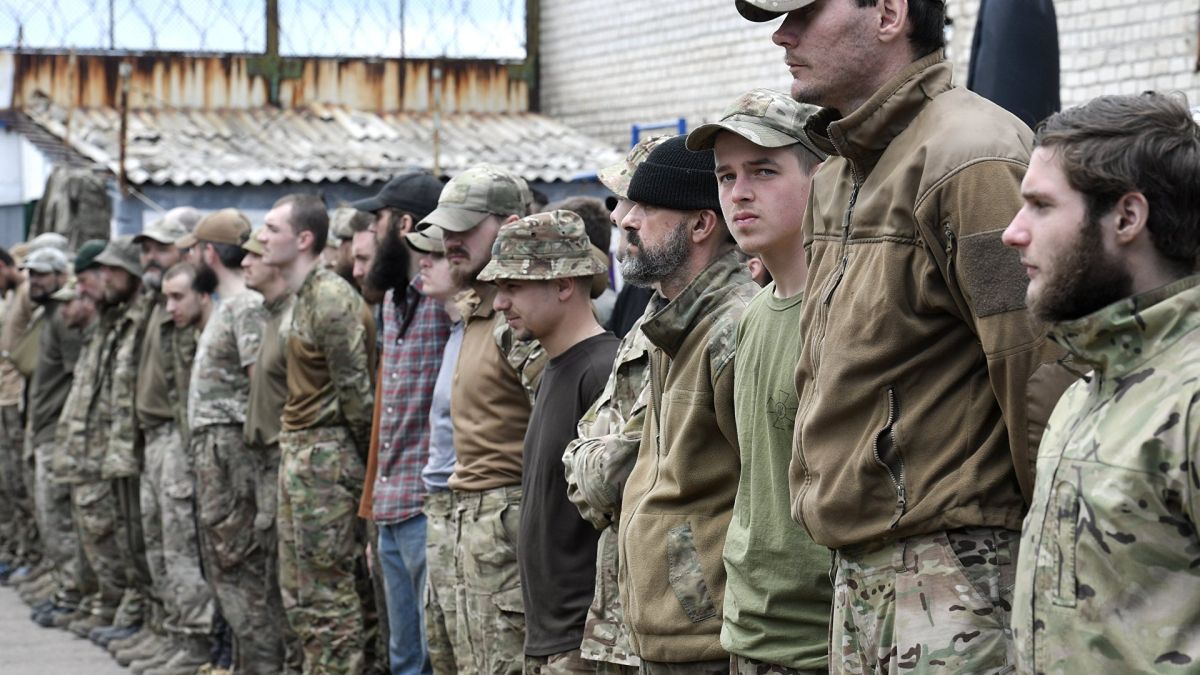 Над 100 от пленените азовци вече са в ареста, ето какво ги чака