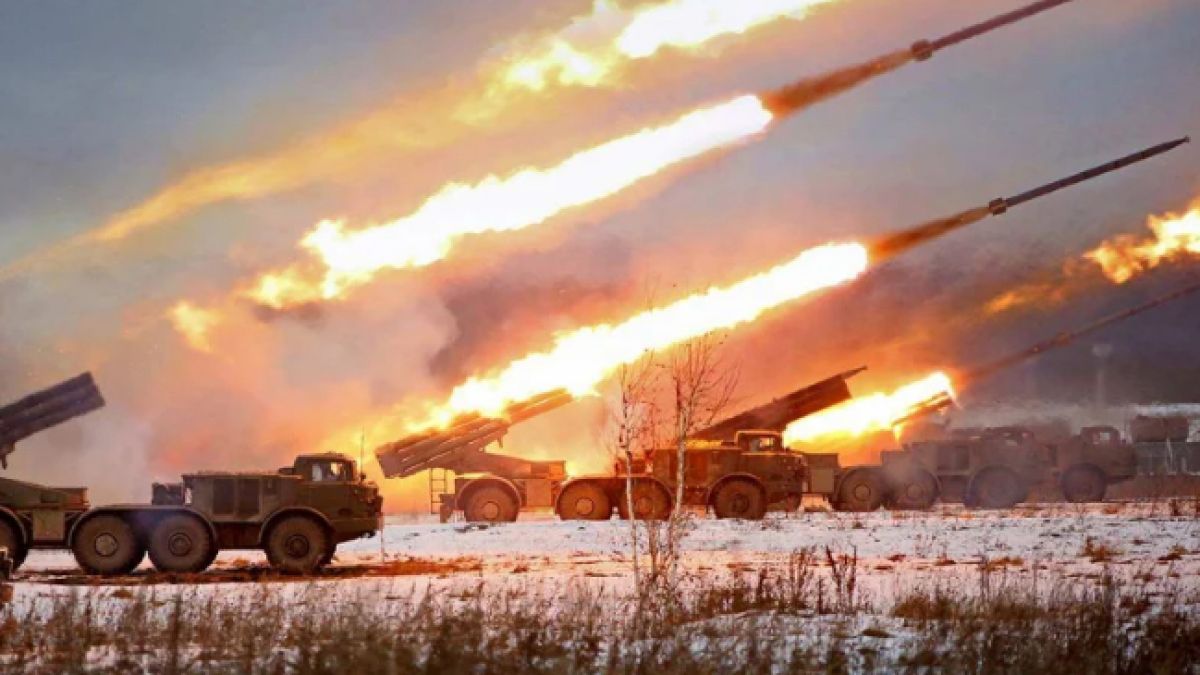 ВИДЕО от войната: РСЗО "Ураган" изпепели опорен пункт на ВСУ