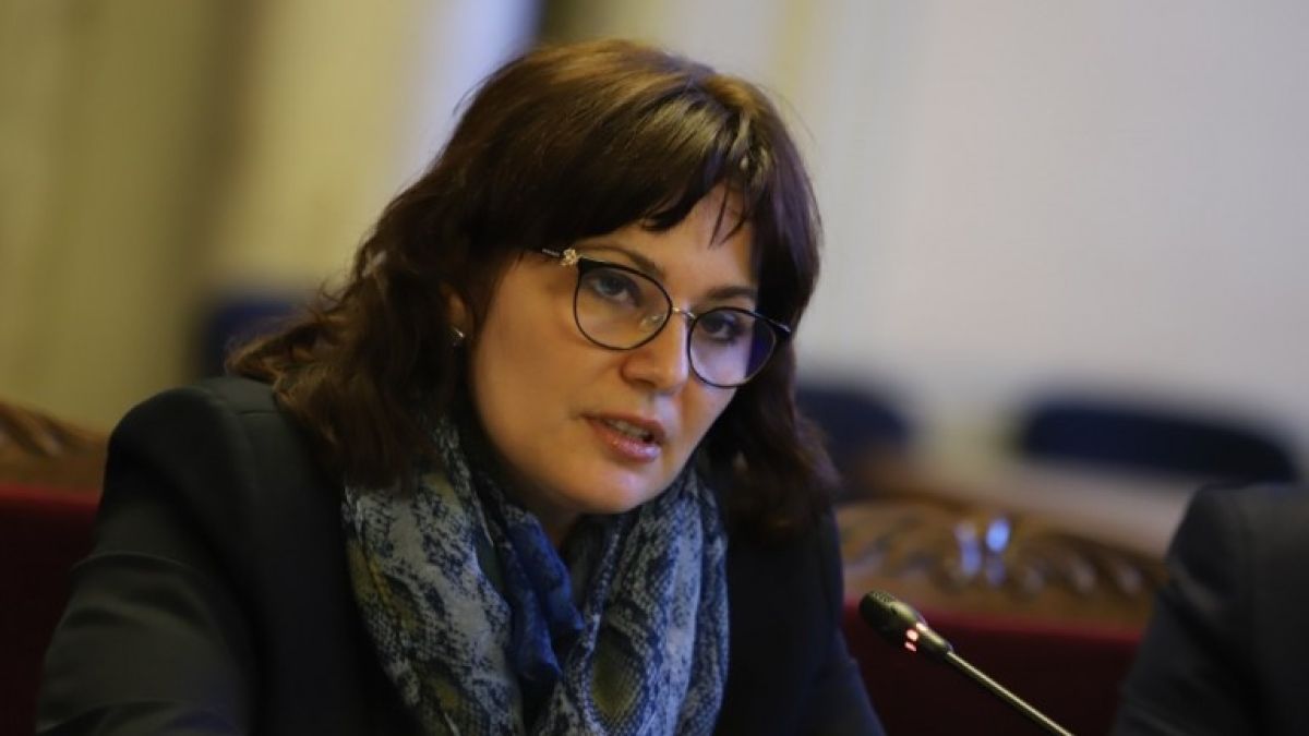 Сербезова съзря саботаж с електронните направления и настоя за...