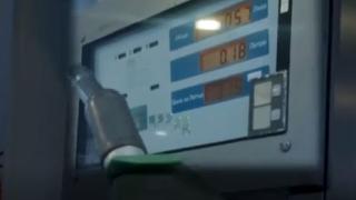 Инспектори налазиха бензиностанцията, таксувала моторист за незаредено гориво 