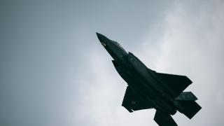Израелски изтребител атакуван с ракета над Иран, успя да се завърне в базата