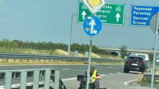 Бесен шофьор попиля русите девойки със скъпи джипове