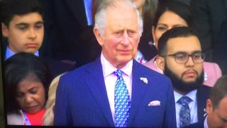 Мрежата не може да повярва: Какво прави тази жена зад принц Чарлз? СНИМКА 