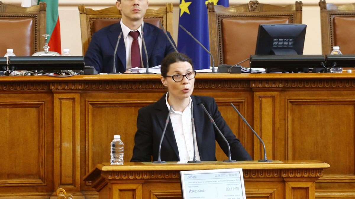 Белобрадова разкри какво ще прави ДБ при завъртането на мандатите 
