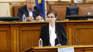 Генчовска с първи коментар за сблъсъците в Скопие