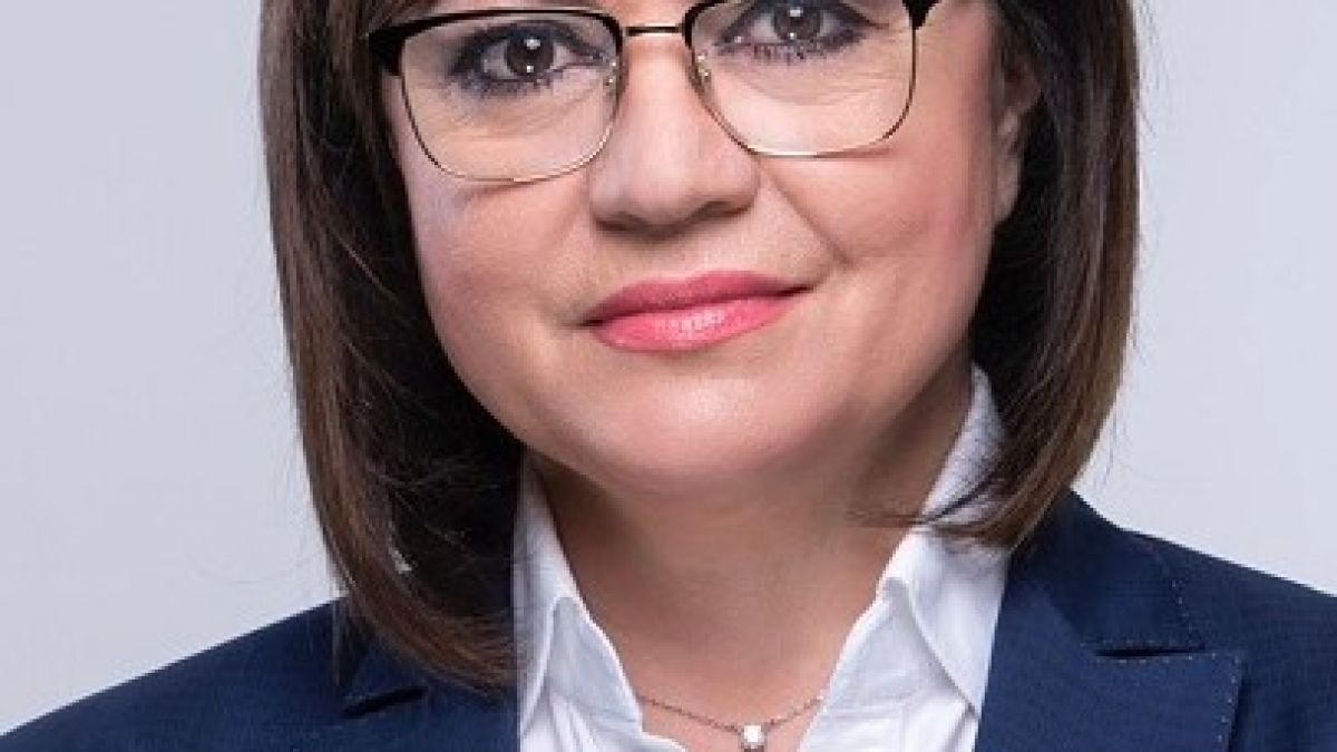 Нинова коментира с две думи искането на украинския посланик за оръжия от България
