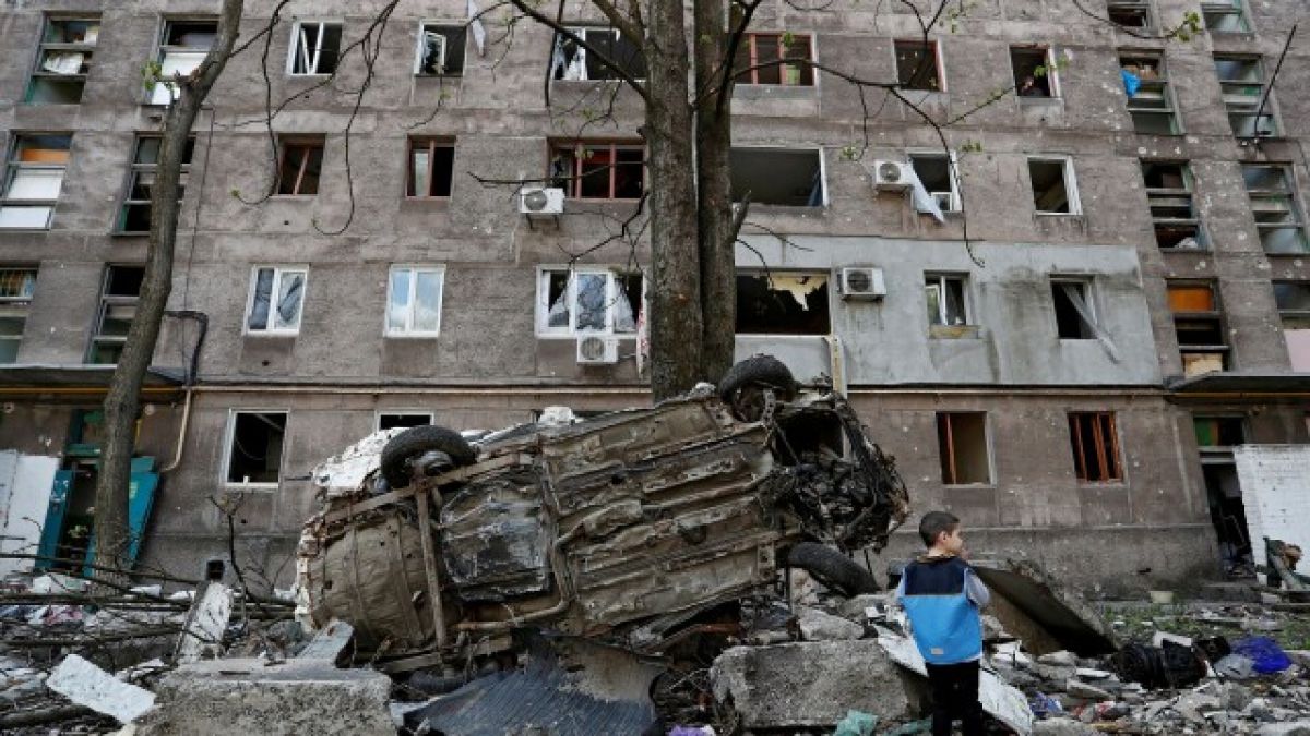 УНИАН: Руските сили поставиха Мариупол под карантина заради страх от...