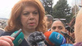 Йотова с гневни думи след искането на украинския посланик за оръжия от България