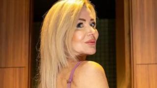 Палава баба се щракна по прашки и ужаси внучка си 