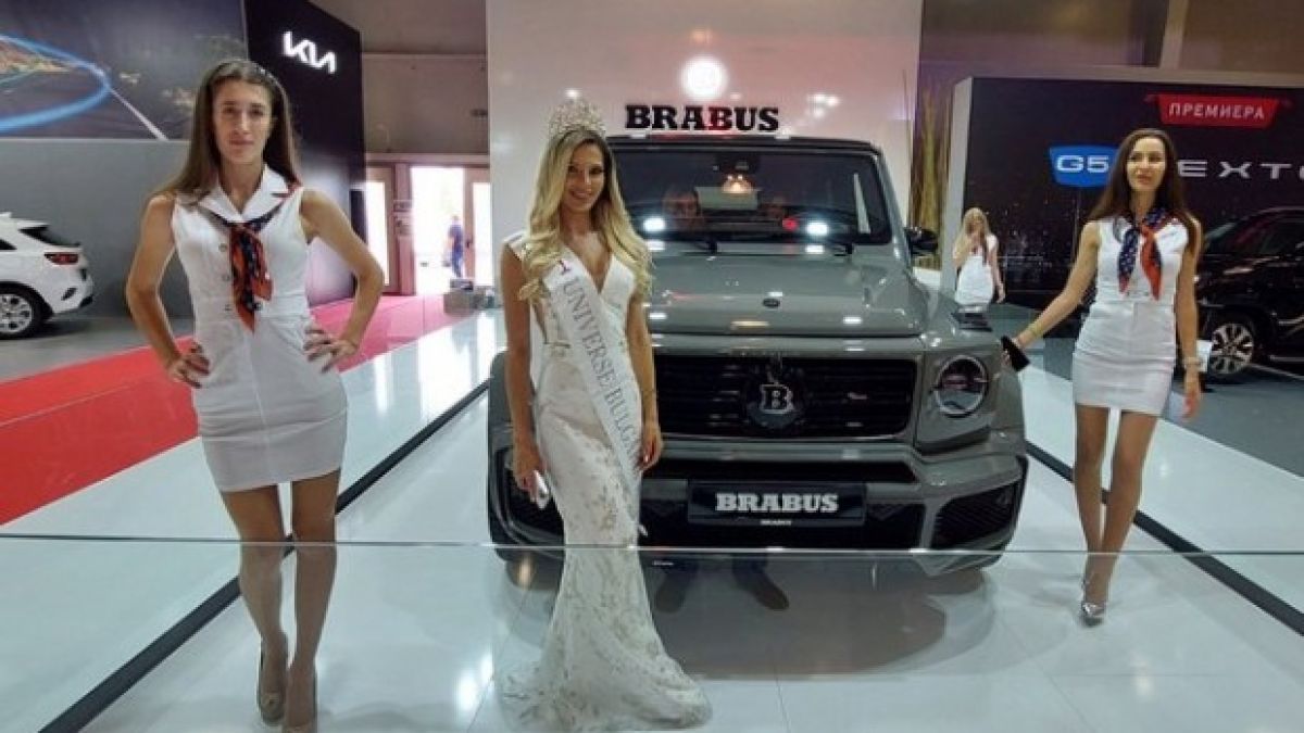 Баровец брои 600 бона за най-скъпата кола на Автосалон София 2022 СНИМКИ 