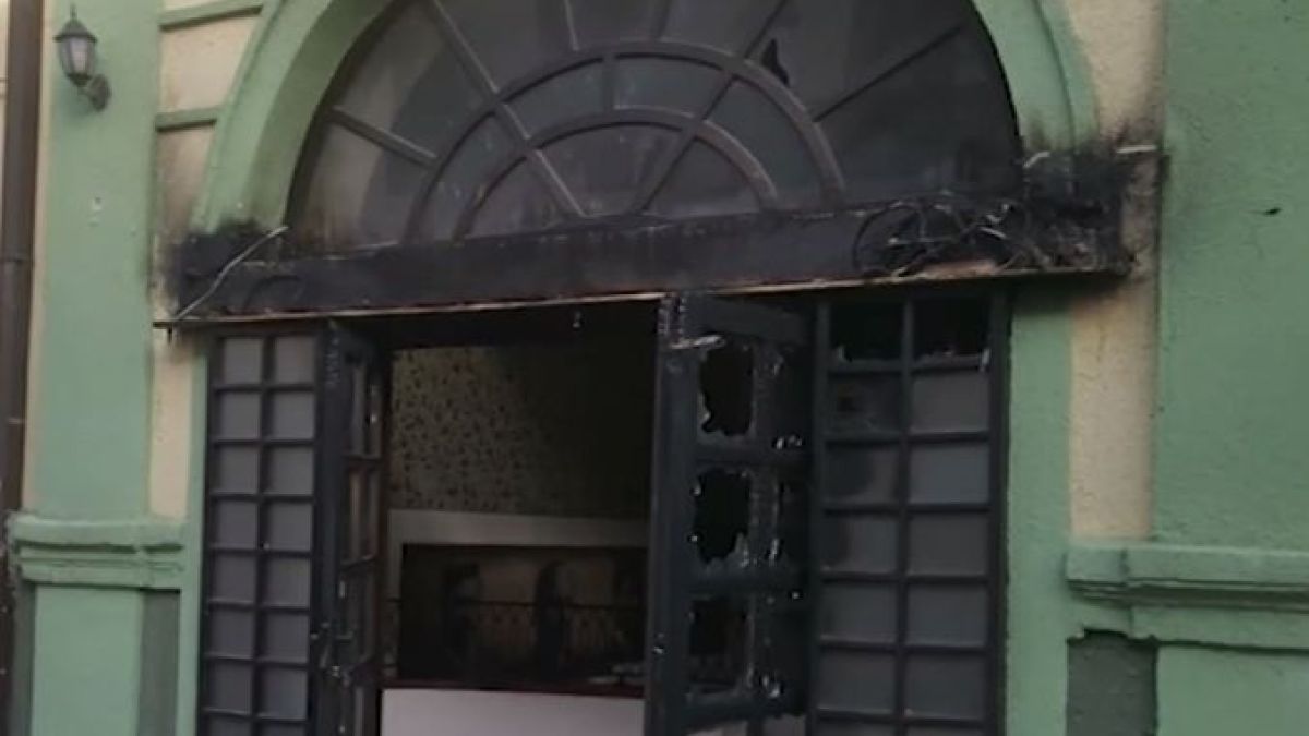 Подпаления български клуб в Битоля към ЕС: Ако беше подпалена джамия, пак ли щяхте да мълчите?