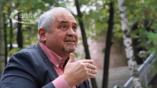 Доц. Йоцов: Стагфлация сковава България, а Петков и Василев...