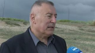 Украинци със скъпарски коли тъпчат дюните край Алепу! ВИДЕО