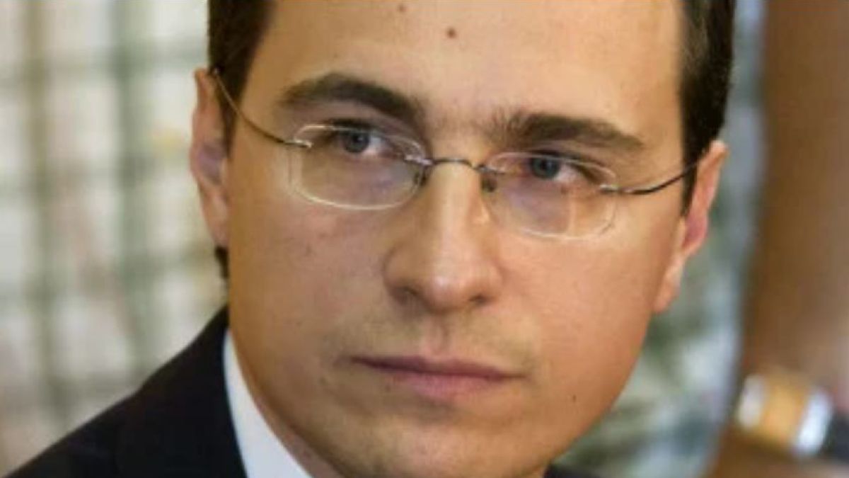 Плъзна първа версия кой ще е новият служебен премиер на Радев 