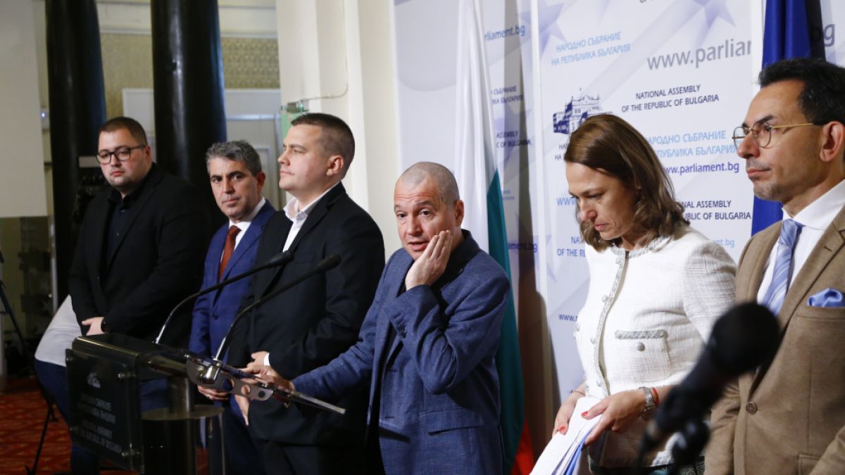 От ИТН са бесни! Петков подмолно подкупвал техни депутати, предлагал им... 
