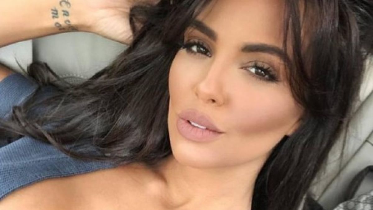 Николета се пусна по зърна и плашещо слаба... СНИМКИ 18+