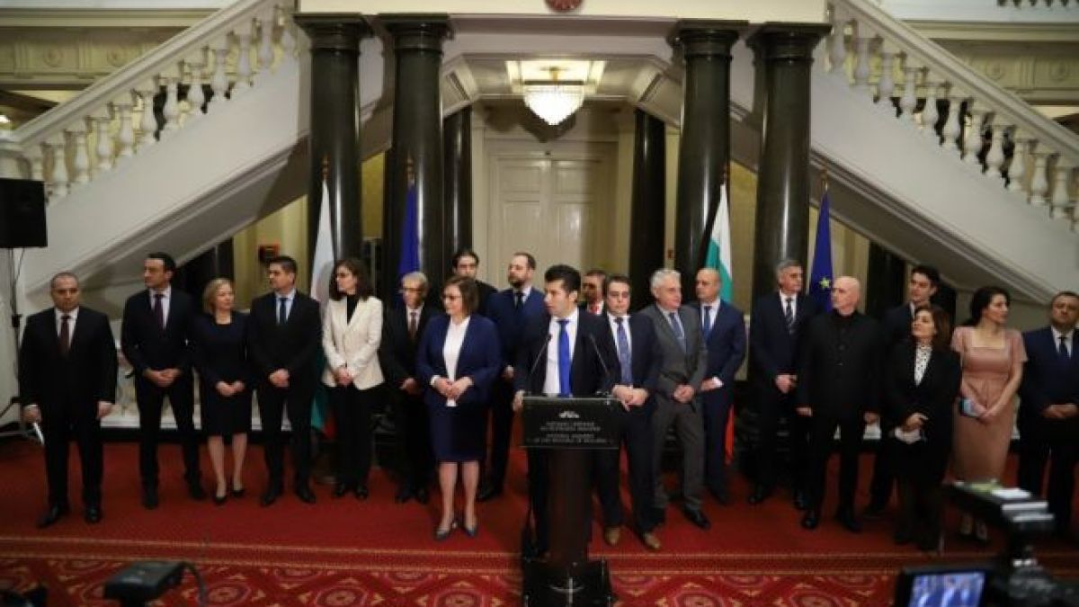 Социоложката Евелина Славкова разкри пред БЛИЦ как ще се класират партиите, ако изборите са днес!