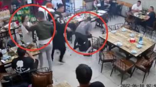 Брутален побой над жени в ресторант подпали Китай ВИДЕО 18+
