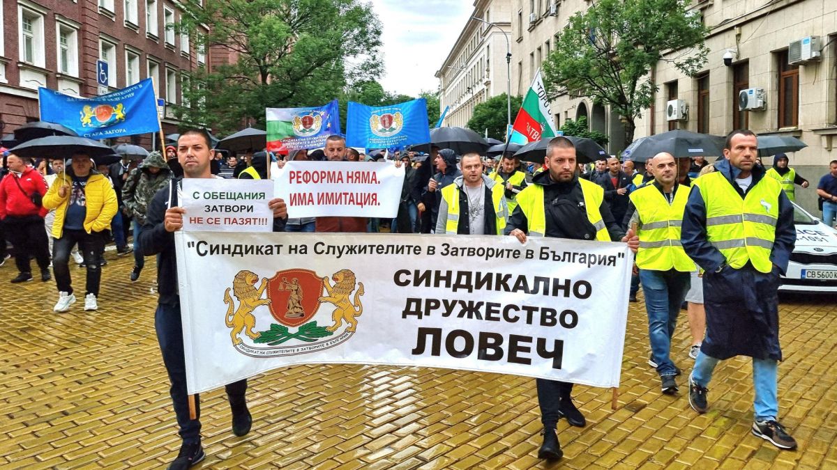 Започна протестът на полицаите - ето какво искат СНИМКИ