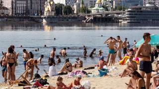 Насред войната! Жителите на Киев масово... ВИДЕО
