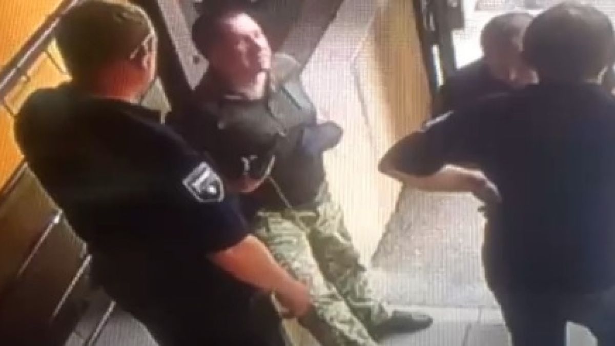Арестуваха и отстраниха началник от Генералния щаб на ВСУ, ето какво е извършил ВИДЕО