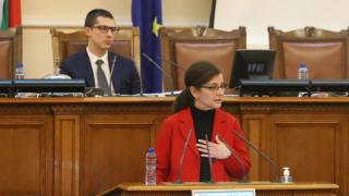 Голям скандал в НС заради СР Македония, разбра се какво е направила Весела Чернева на 5 април