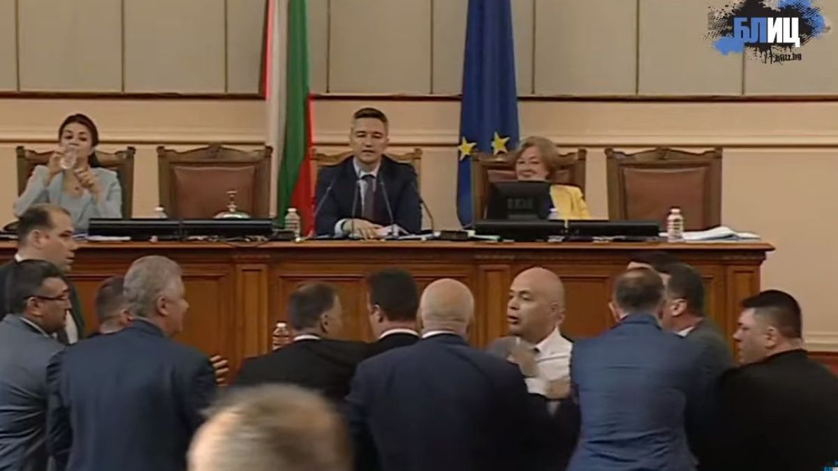 Извънредно: Депутатите наскачаха за бой в НС! Ето какво се случи БЛИЦ TV