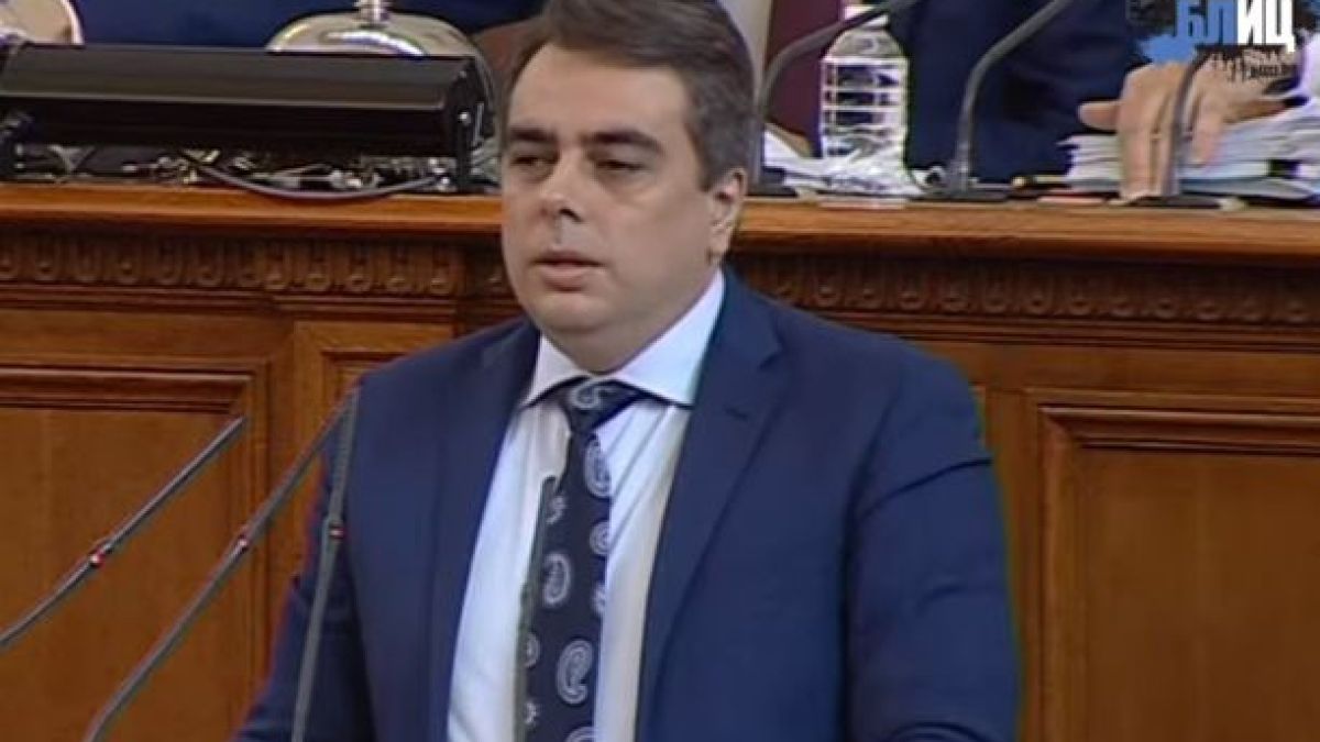 Асен Василев истеряса в парламента, след като чу това от ДПС