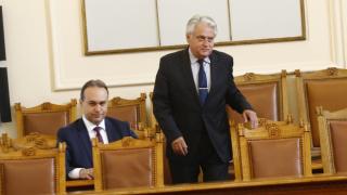 Мистерията със самолета-фантом, кацнал у нас се заплита