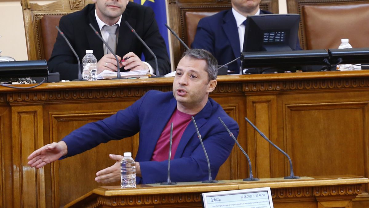 Делян Добрев със страшна закана след гнусен фейк